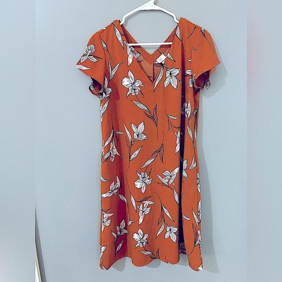 a new day Dresses & Skirts - A New Day Women's Floral Print Short Sleeve V Neck Crepe Dress Size small